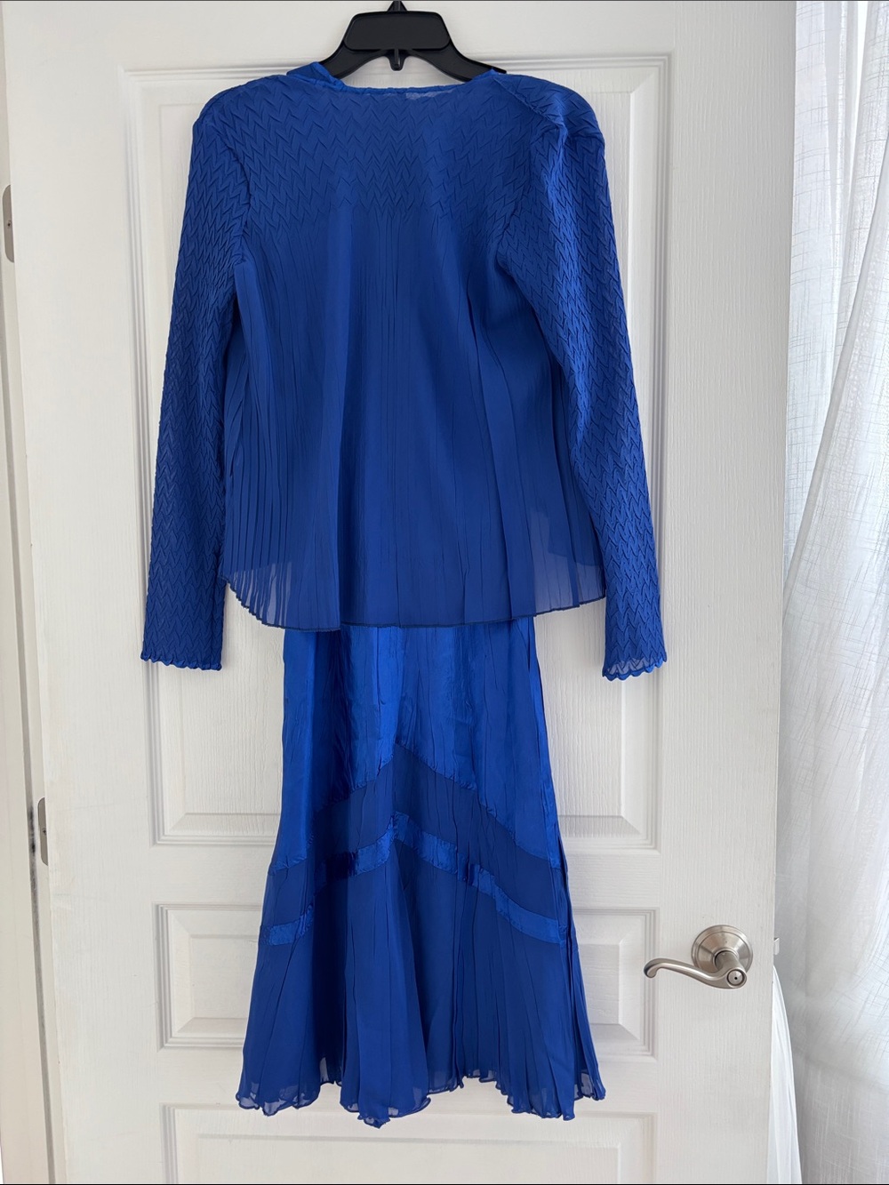 NWT Komarov Cobalt Blue Pleated V-Neck Midi Dress - Picture 3 of 6